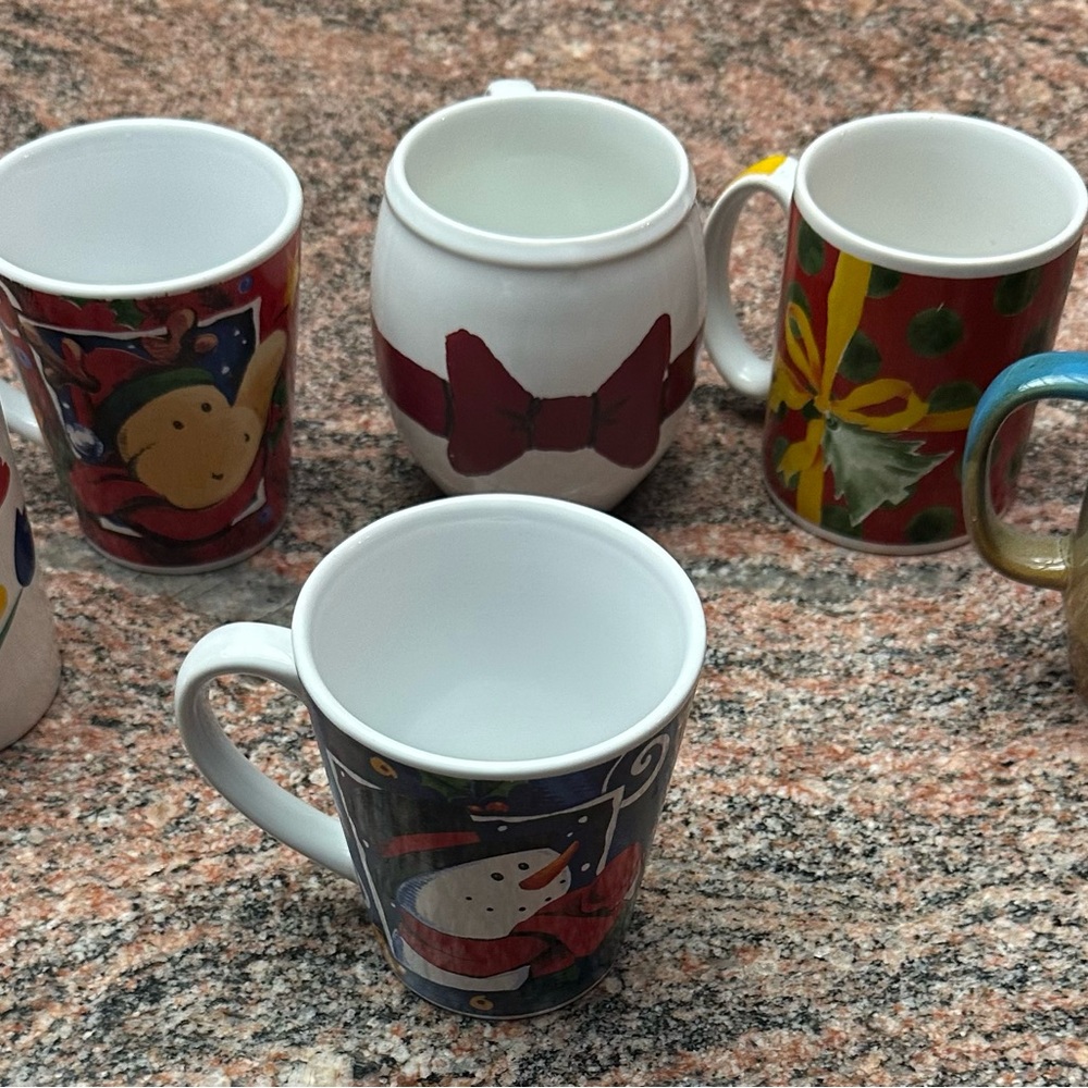 Festive Holiday Mugs Set